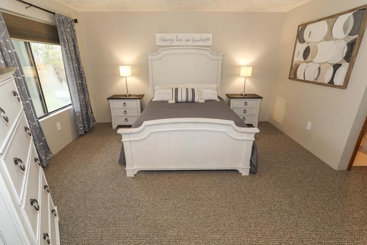 Svjetiljka, krevet, namještaj, pod, uređenje doma