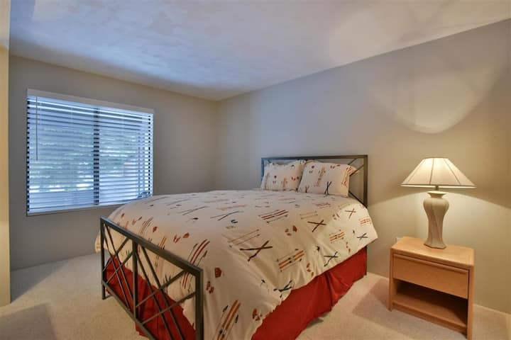 Лампа, декор за дома, легло, мебели, настолна лампа