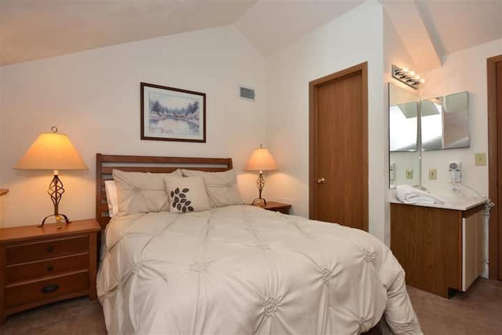 Lámpara, lámpara de mesa, cama, muebles, interior