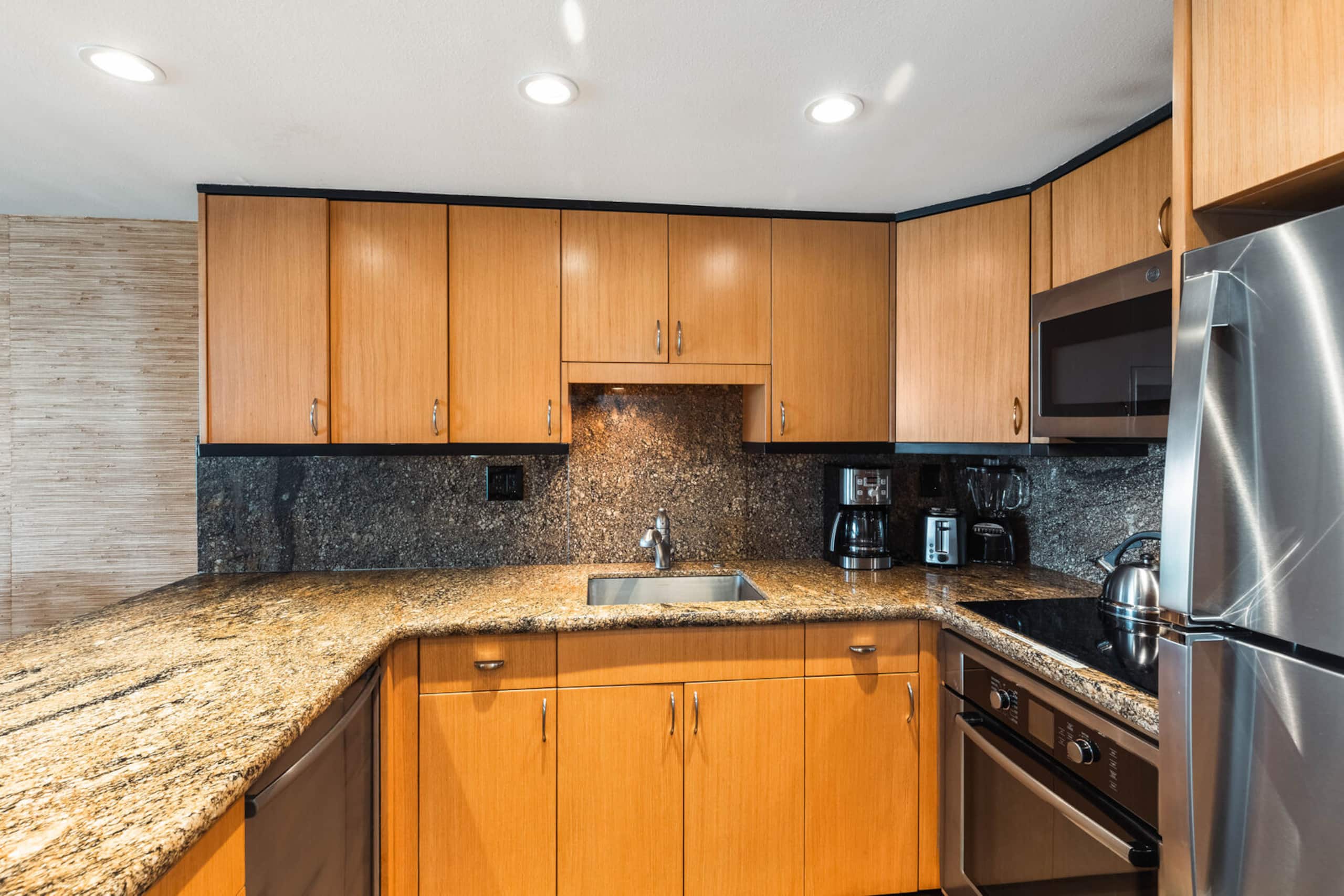 Condo in Lahaina · ★4.76 · 3 bedrooms · 3 beds · 2.5 baths - Image 12