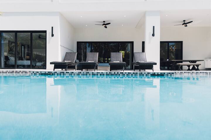 The Most Luxurious Villa on the Peninsula gallery image 2