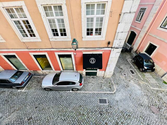 Modern Comfort within Ancient Streets gallery image 3