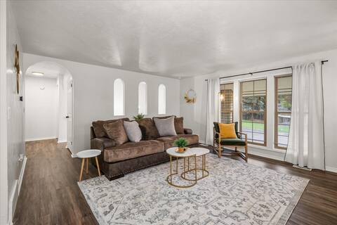 Peaceful Haven  I  Stylish Home in North Spokane!