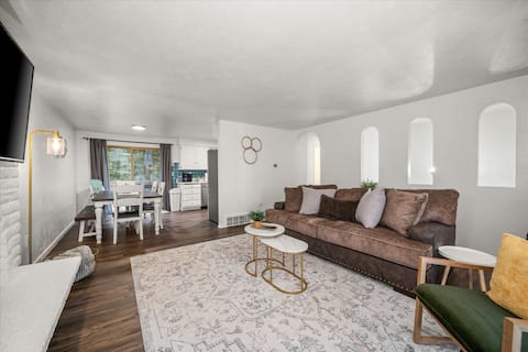 Peaceful Haven  I  Stylish Home in North Spokane!