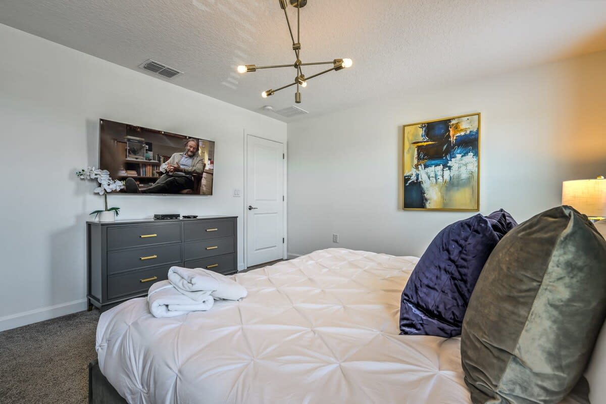 Dormitorio principal con cama tamaño king