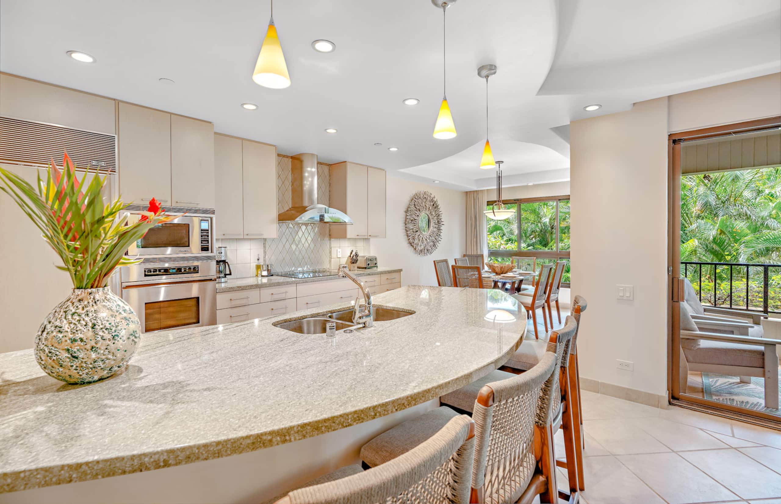 Condo in Lahaina · ★5.0 · 2 bedrooms · 4 beds · 2 baths - Image 4