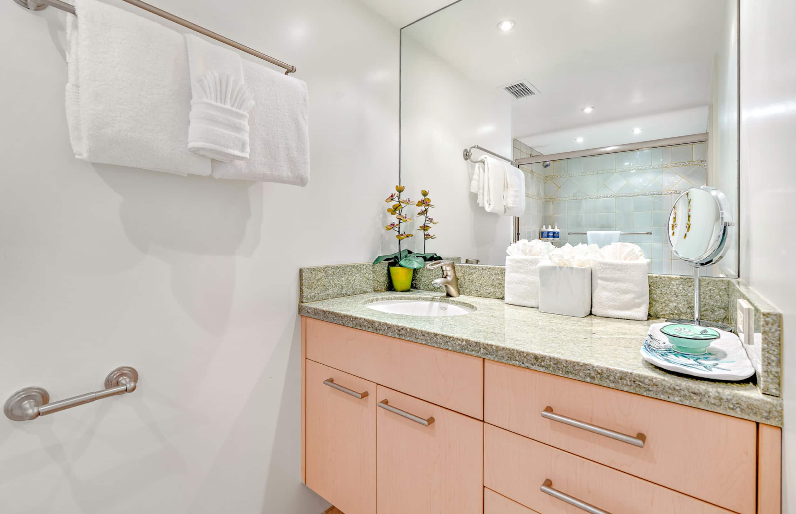 Condo in Lahaina · ★5.0 · 2 bedrooms · 4 beds · 2 baths - Image 26