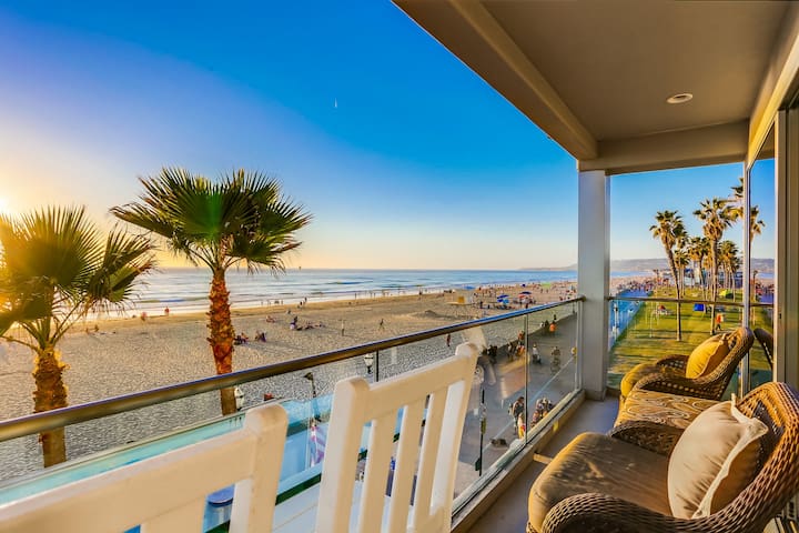 South Beach 4 | Oceanfront 2BR in Mission Beach