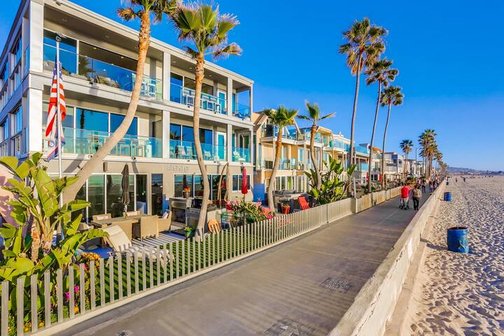 South Beach 4 | Oceanfront 2BR in Mission Beach gallery image 4