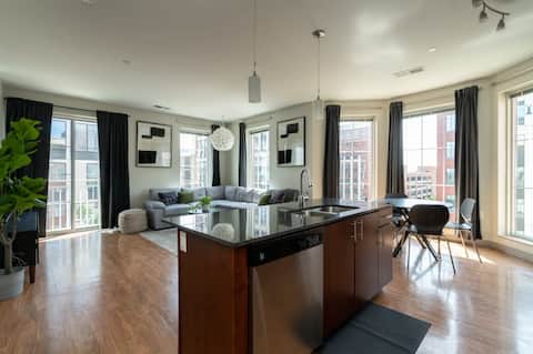 Top Airbnb: Luxury Downtown Condo in Downtown