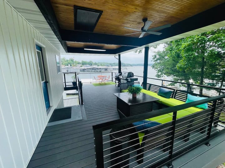 Wet Feet Retreat Lake House with Boat Rental