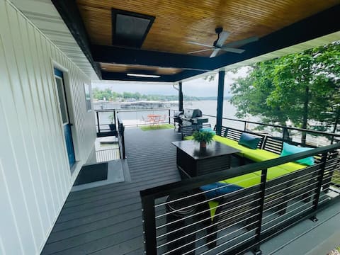 Wet Feet Retreat Lake House with Boat Rental