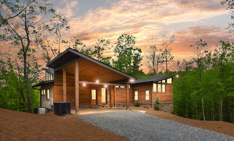 Hidden Springs ~ 5BR Luxury ~ Fire Pit ~ Hot Tub