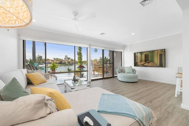 Marina Views Absolute Waterfront