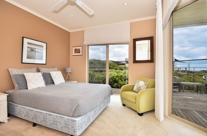 Dhomë gjumi dopio "queen" me pamje.