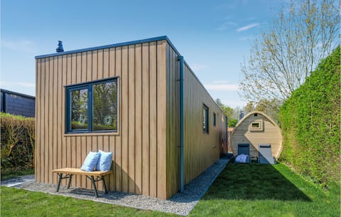 Cozy home in Heinkenszand with kitchen
