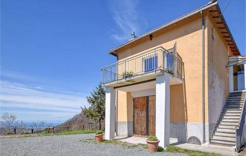 Nice home in Castiglione Chiavarese with kitchen