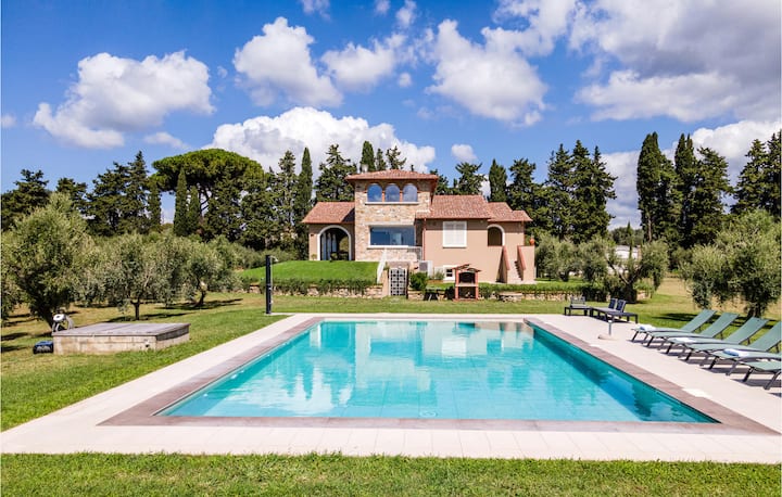 Gorgeous home in Bibbona
