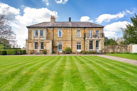 Finest Retreats | Roulston Hall Apt