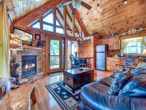 Artistic Mountain | Game Room + Hot Tub & Pool