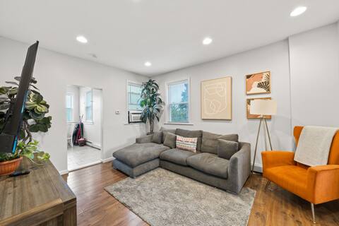 The Rainforest II | Sleeps 16 | 20m to NYC
