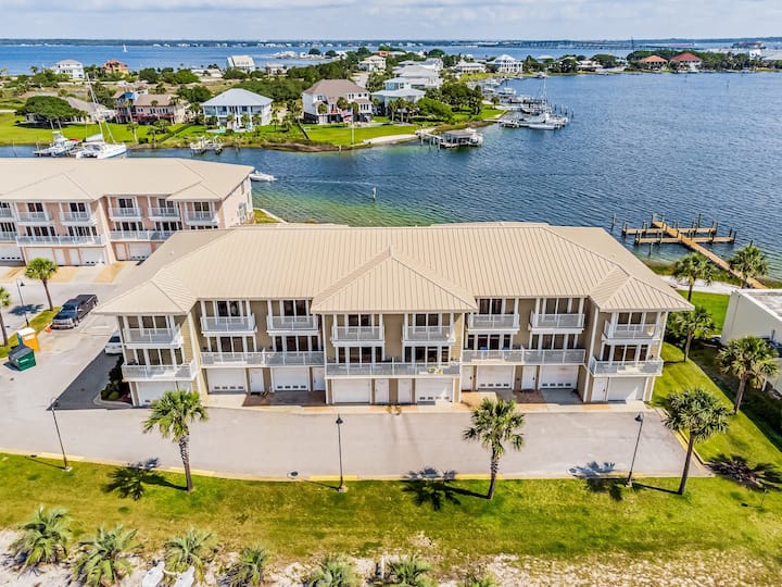 Views from Multiple Decks Beach & Bay! Houses for Rent in