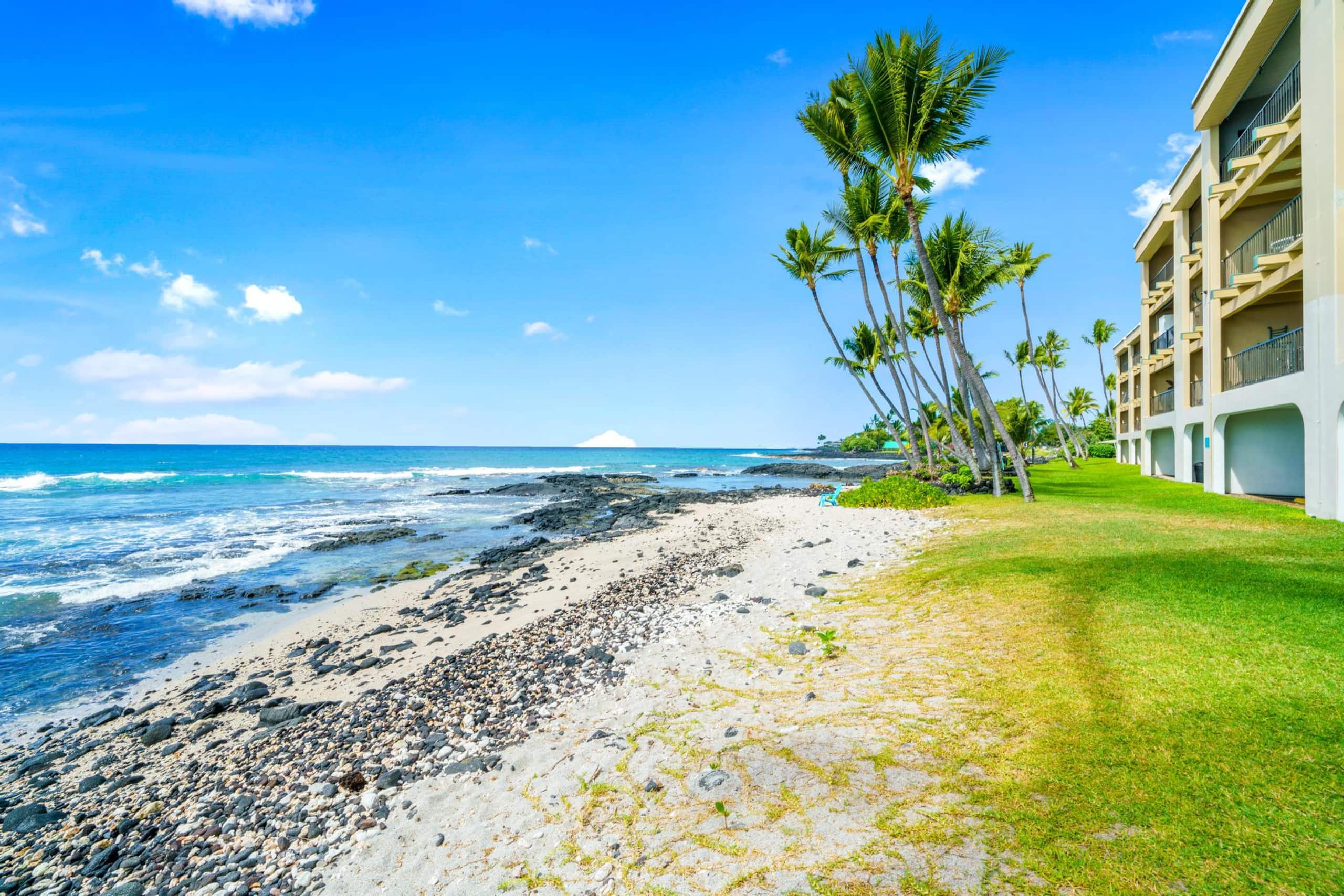 Condo in Kailua-Kona · ★4.56 · 2 bedrooms · 4 beds · 2 baths - Image 24