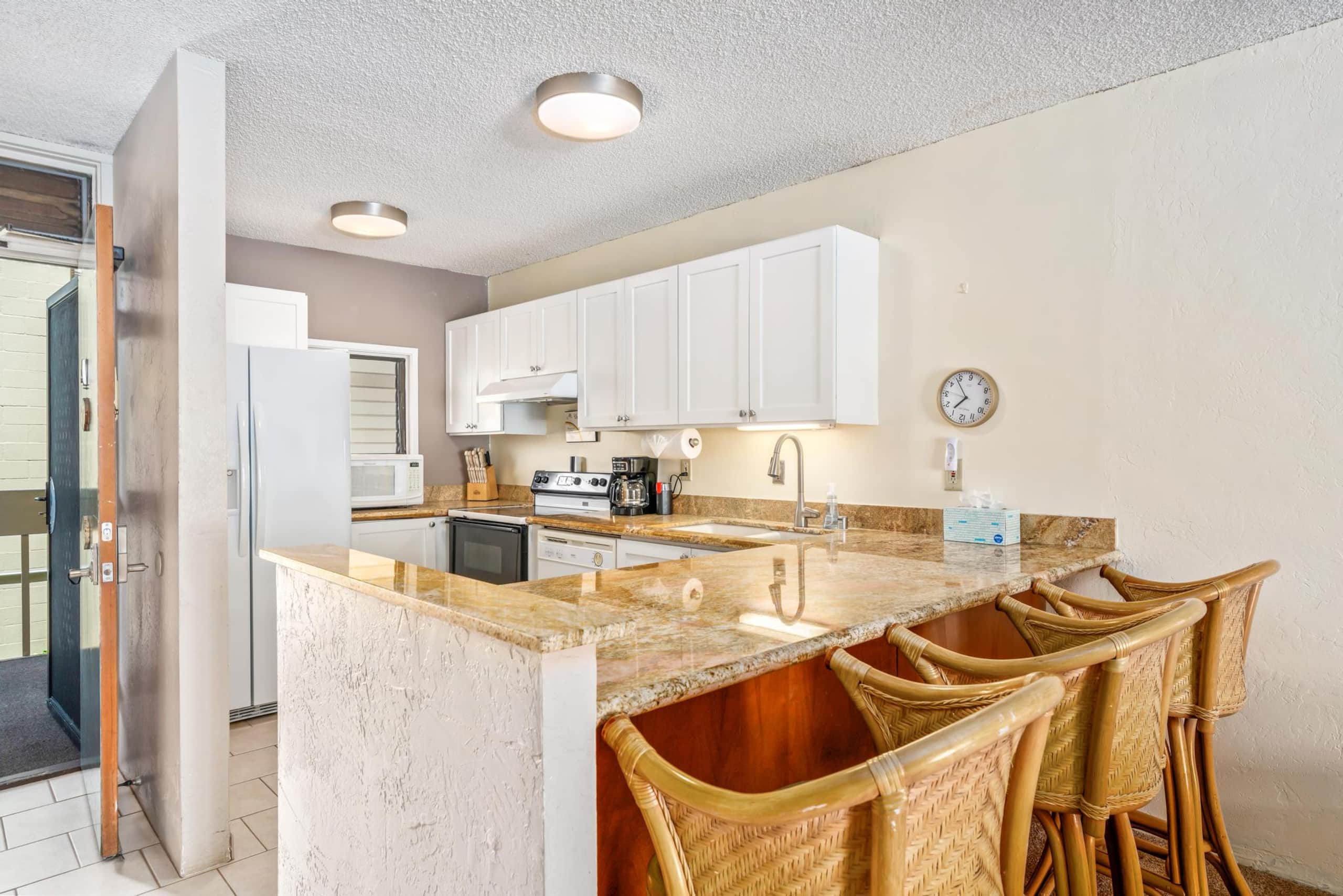 Condo in Kailua-Kona · ★4.56 · 2 bedrooms · 4 beds · 2 baths - Image 5