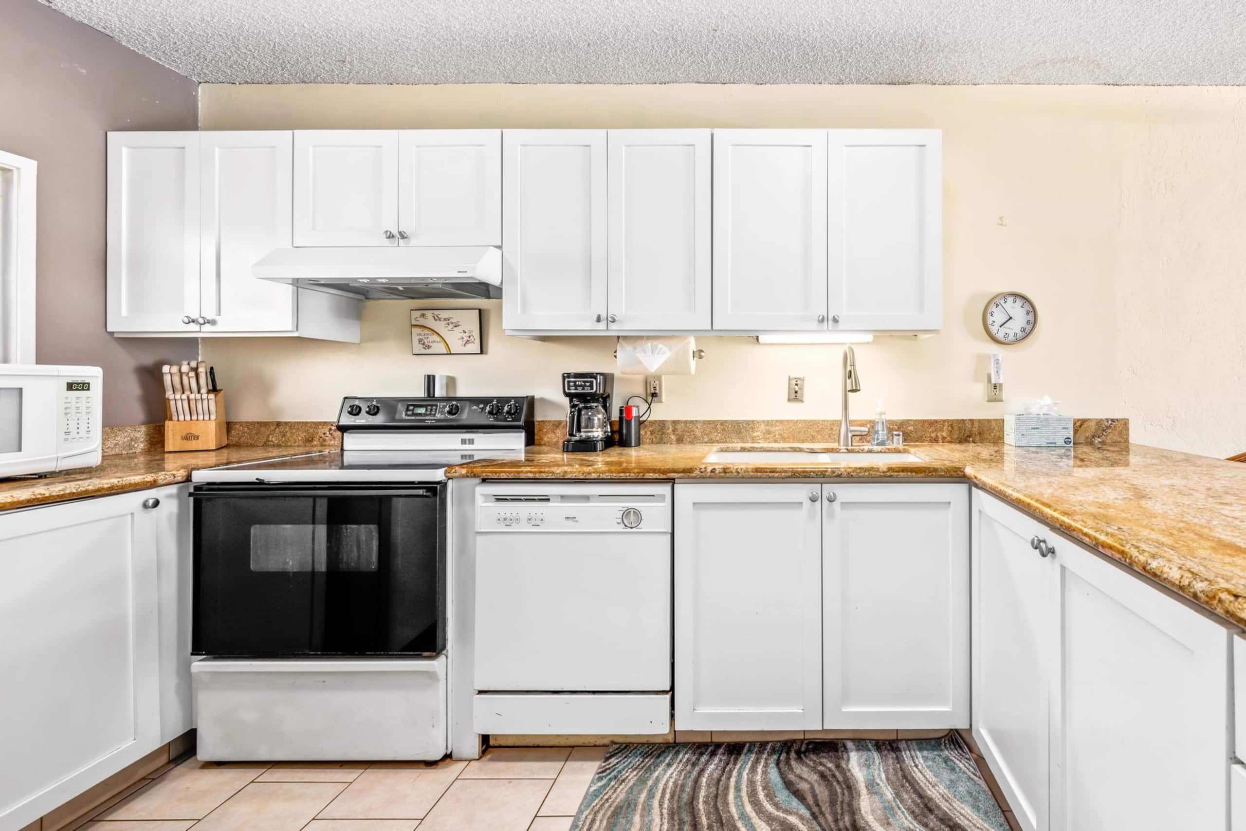 Condo in Kailua-Kona · ★4.56 · 2 bedrooms · 4 beds · 2 baths - Image 6