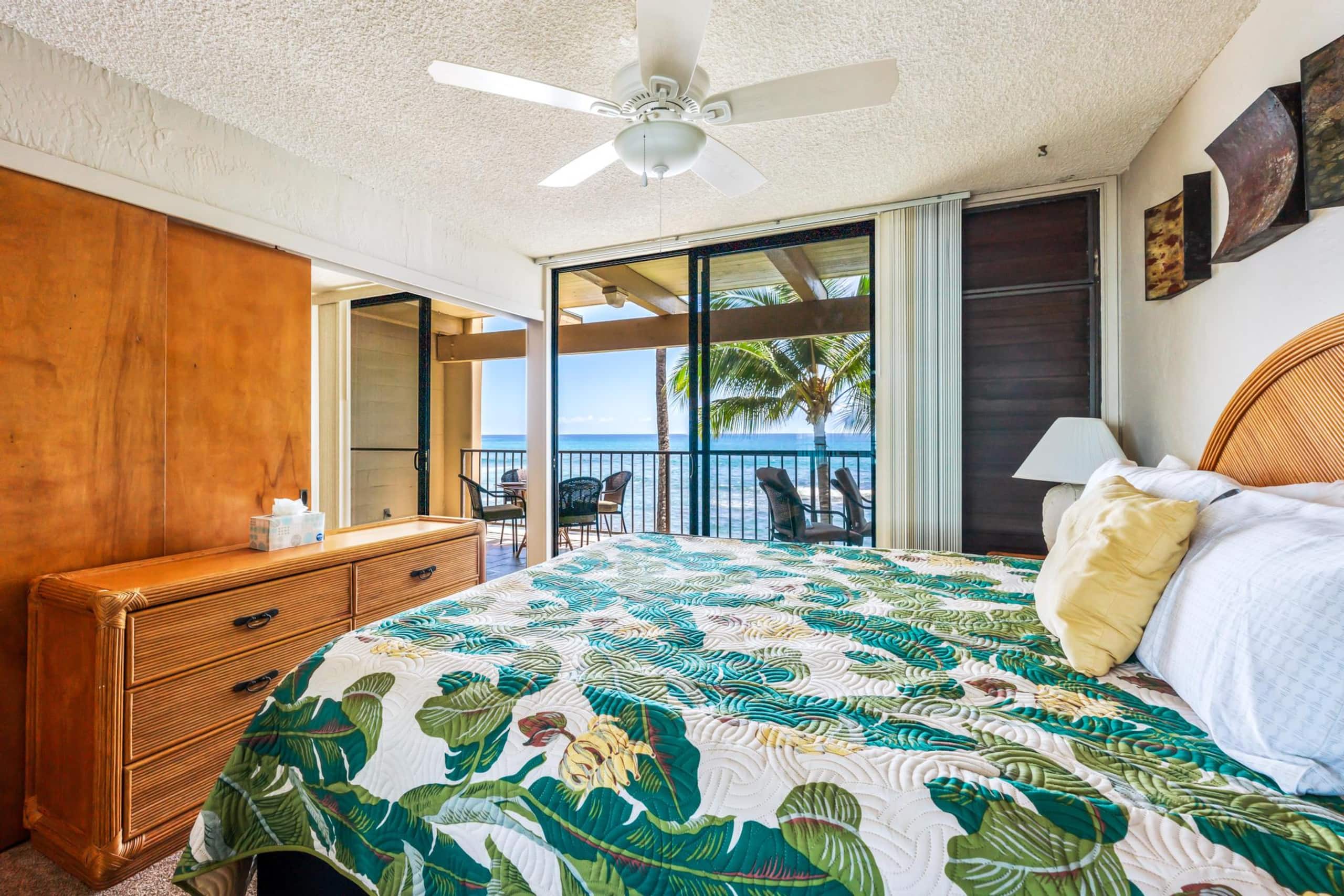 Condo in Kailua-Kona · ★4.56 · 2 bedrooms · 4 beds · 2 baths - Image 11