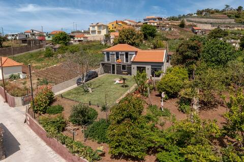 Casinha dos Canhas by An Island Apart