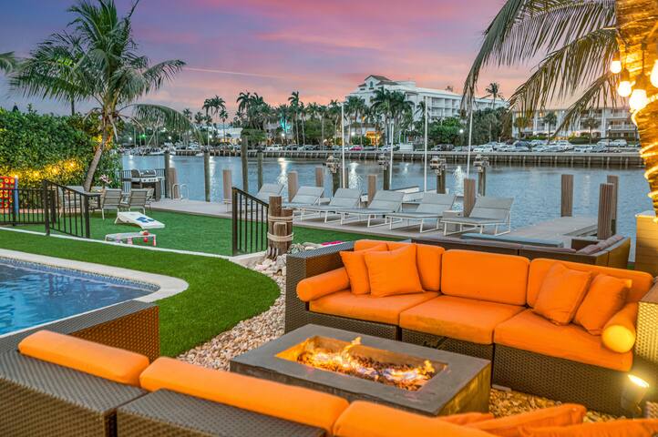 Suite by Beach | Waterfront | Lago Key Three gallery image 5