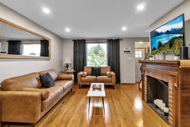 Bills Home, Walk to Stadium, 4 Bed, furnished house in Buffalo, NY