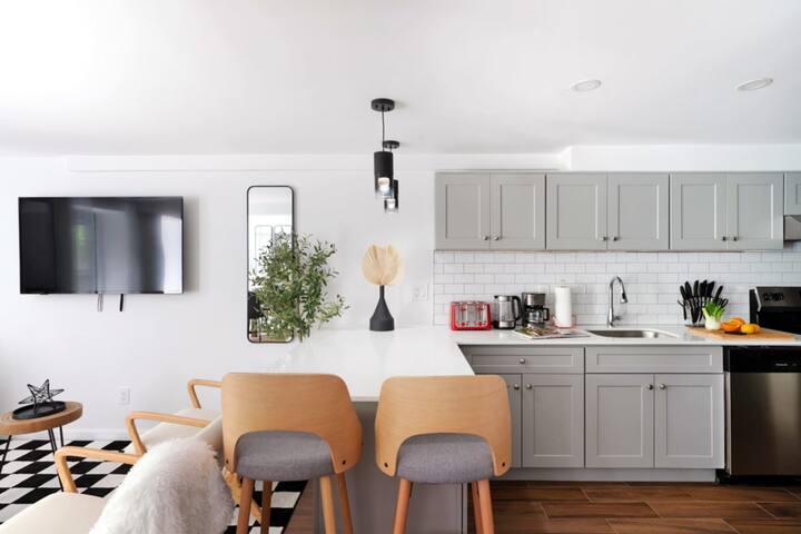 91-1D 3BR 2baths Duplex with a Private Backyard gallery image 5