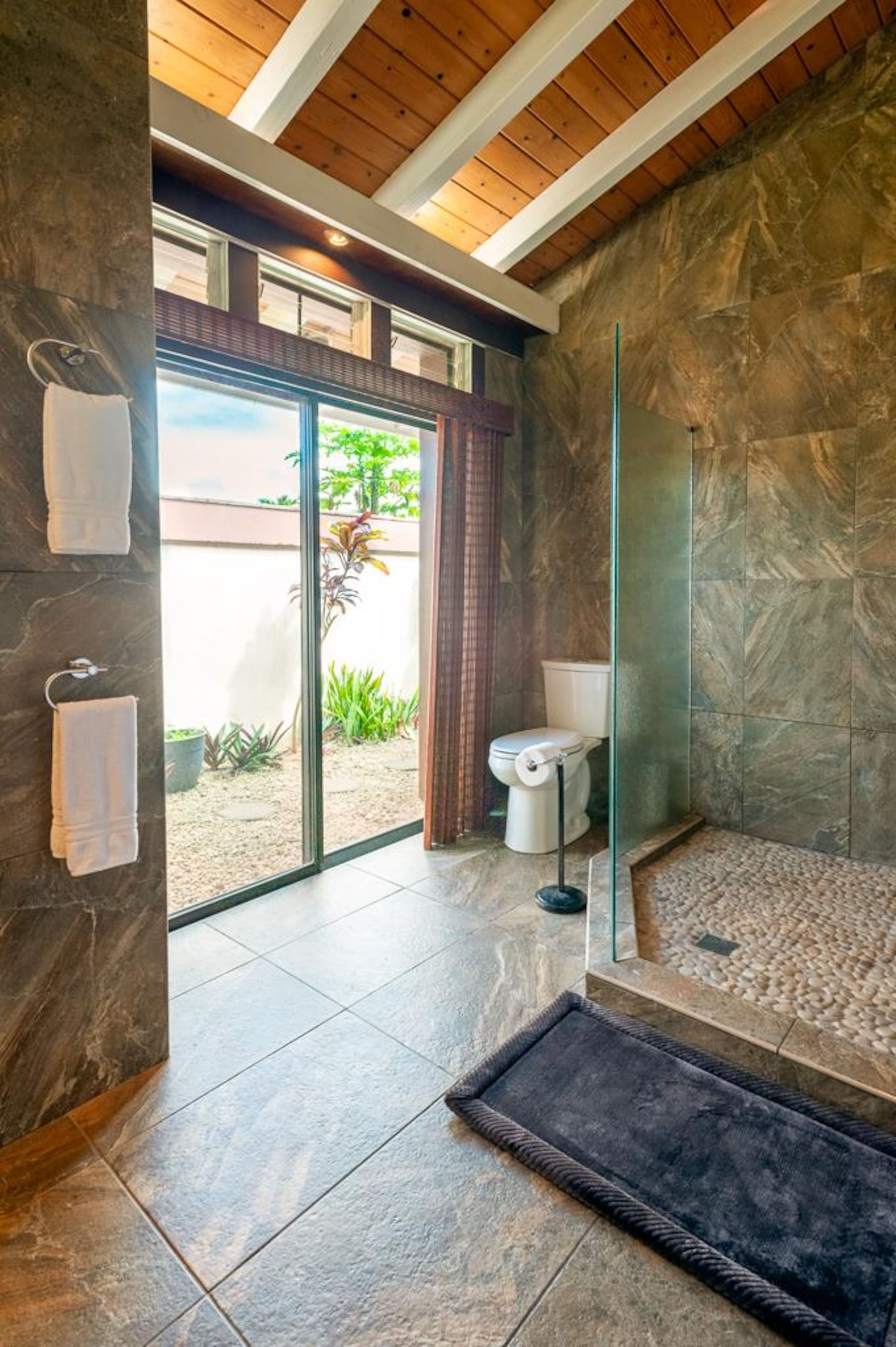 Home in Princeville · ★4.67 · 4 bedrooms · 4 beds · 3.5 baths - Image 16