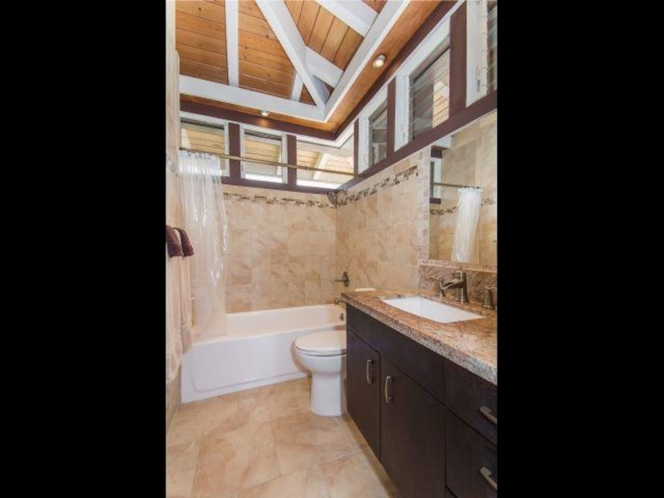 Home in Princeville · ★4.67 · 4 bedrooms · 4 beds · 3.5 baths - Image 21