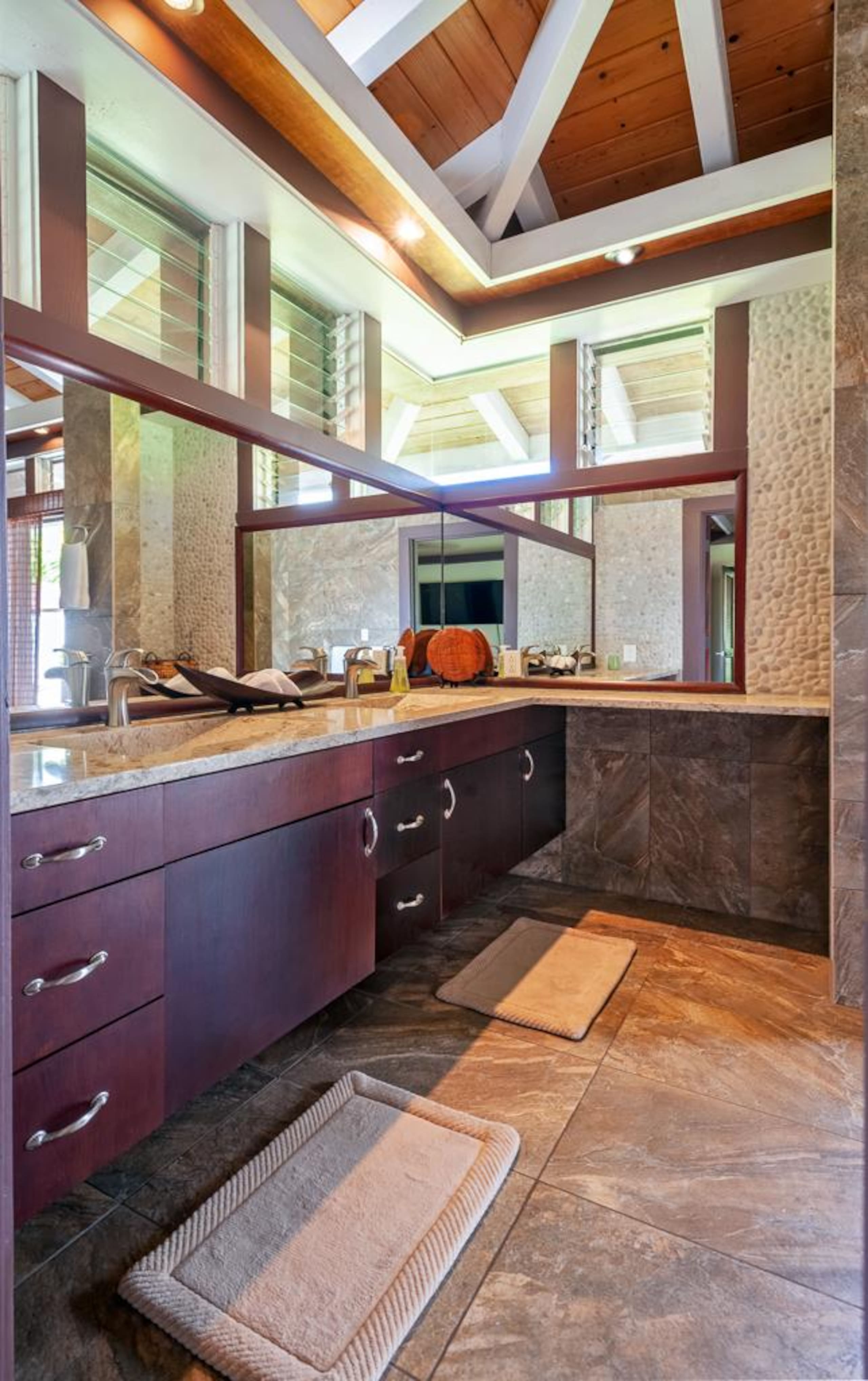 Home in Princeville · ★4.67 · 4 bedrooms · 4 beds · 3.5 baths - Image 15