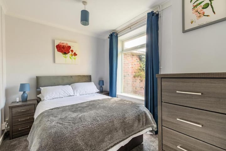 Church Close, Coltishall - Host & Stay