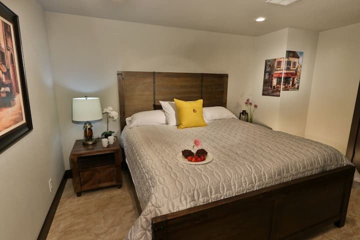 Chambre King King au rez-de-chaussée (3 chambres King au total en bas)