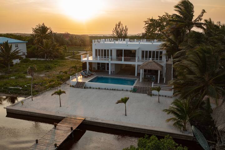 Oceanfront Villa w/Private Pool & Dock gallery image 2