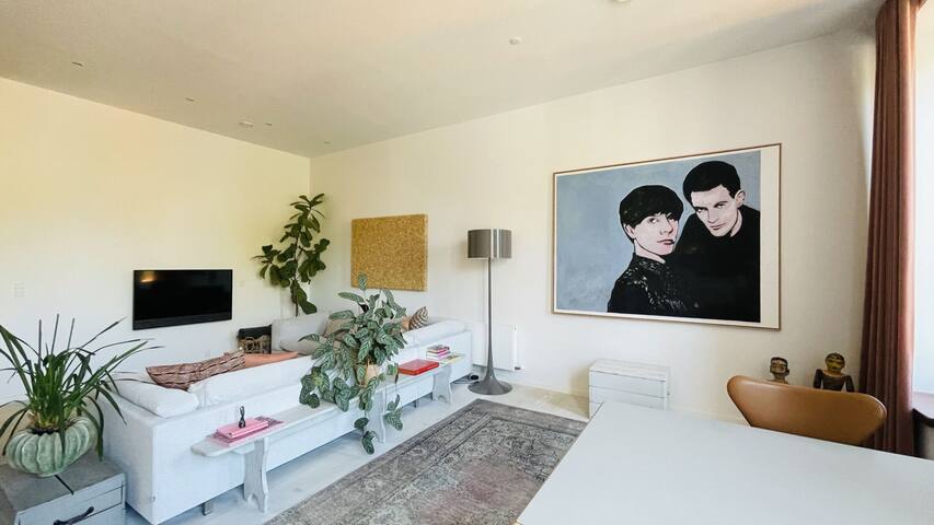 Luxury – 2 Bedrooms – 4 People – Stylish (1537/1) gallery image 2