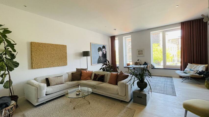 Luxury – 2 Bedrooms – 4 People – Stylish (1537/1) gallery image 5