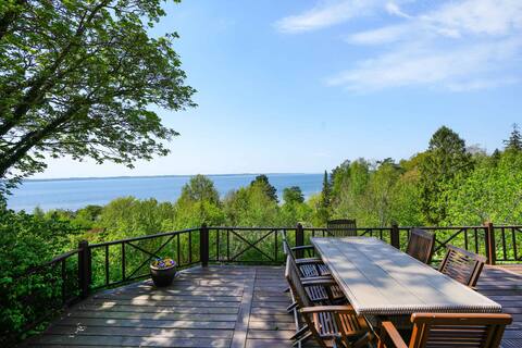 Holiday house with a beautiful view of the fjord