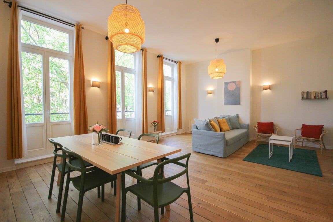 Top Airbnb: 2-bedroom flat + private car park. in Vauban Esquermes
