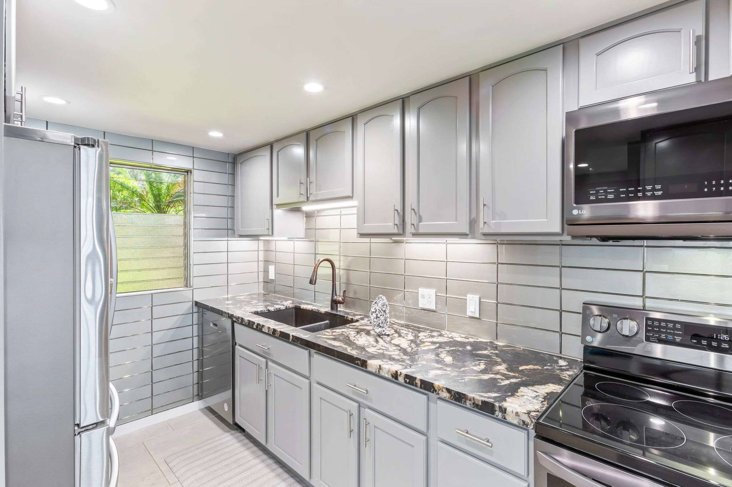 Condo in Wailuku · ★4.88 · 2 bedrooms · 4 beds · 2 private baths - Image 33