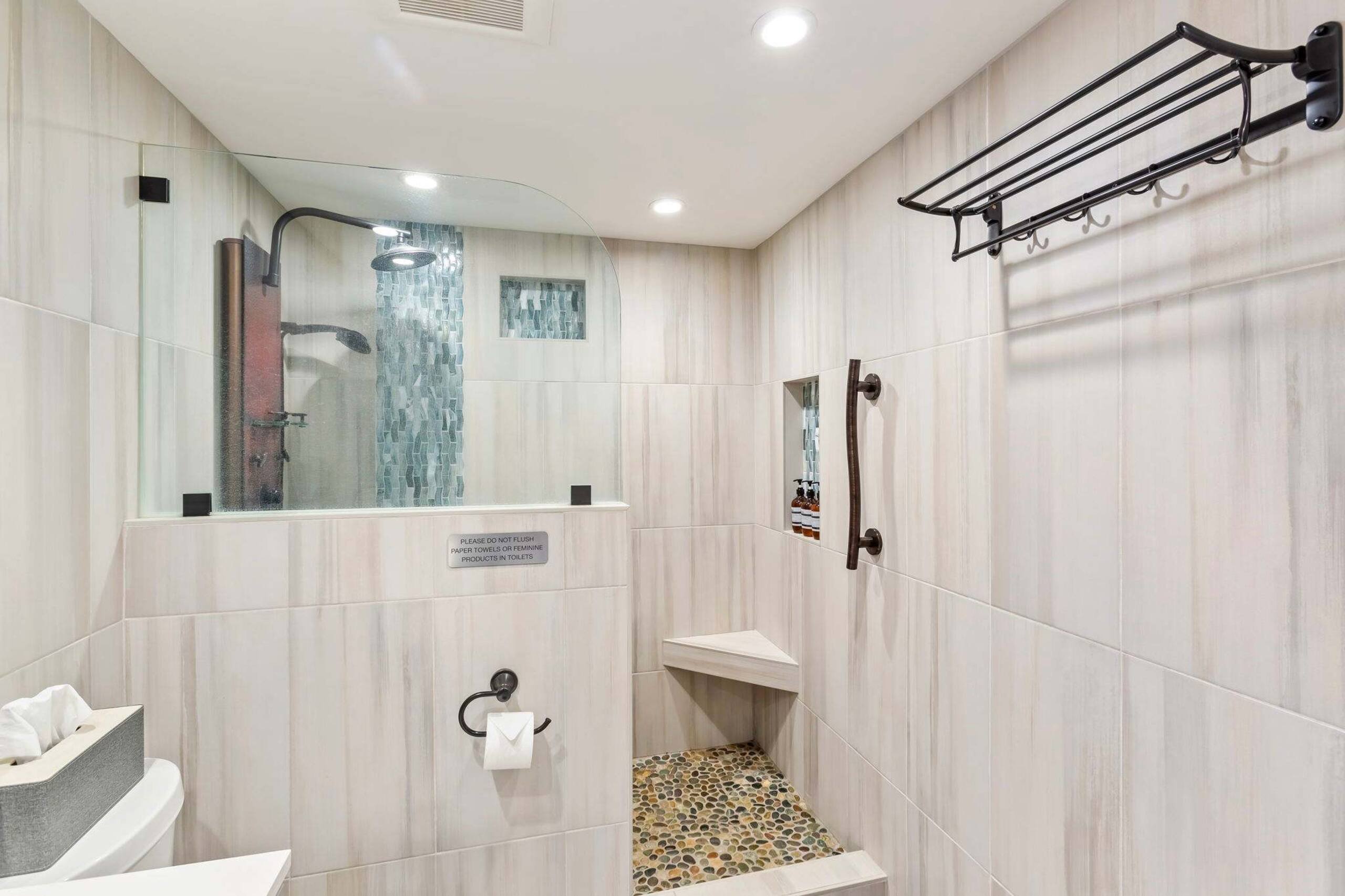 Condo in Wailuku · ★4.88 · 2 bedrooms · 4 beds · 2 private baths - Image 23