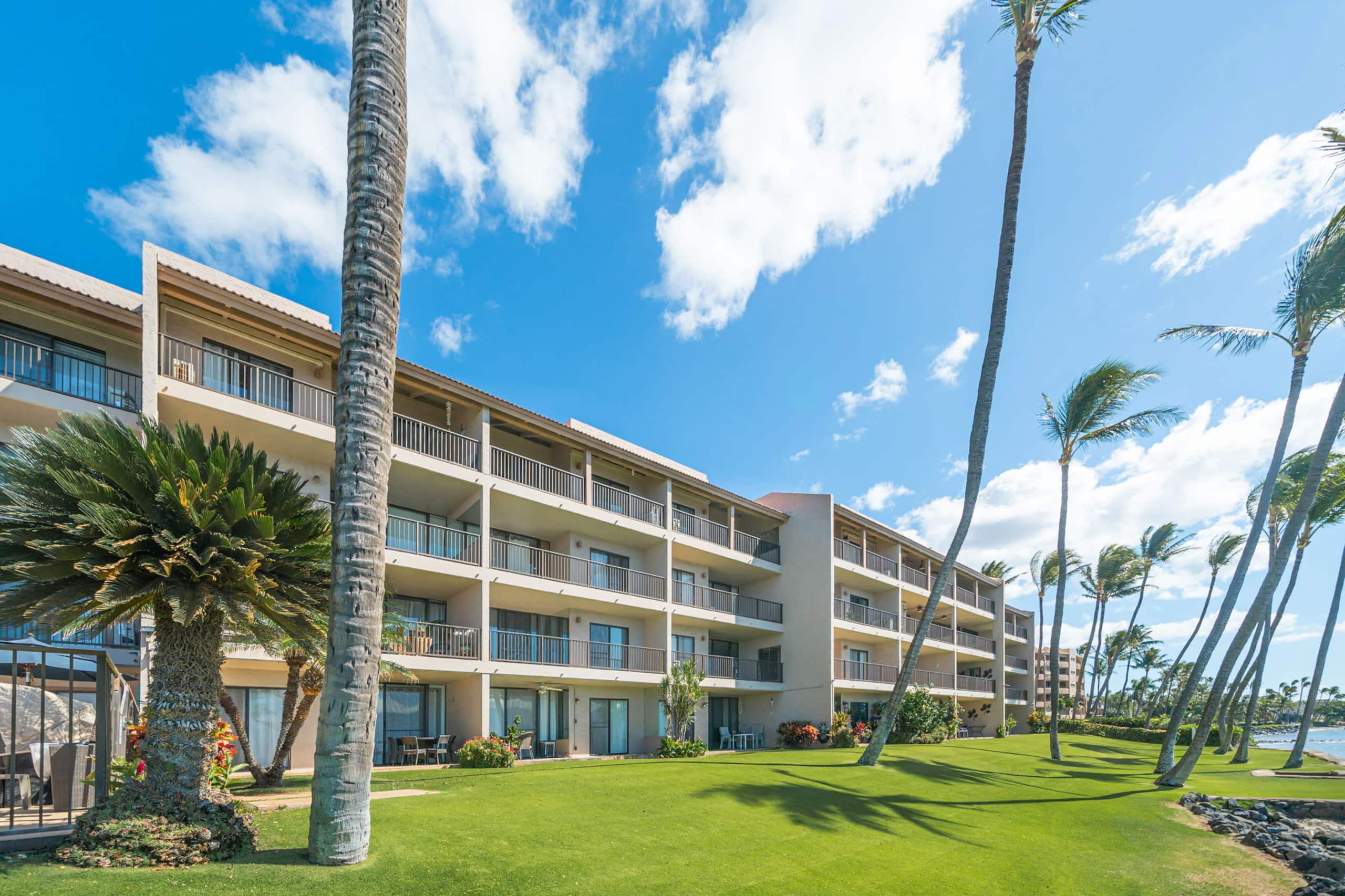 Condo in Wailuku · ★4.88 · 2 bedrooms · 4 beds · 2 private baths - Image 64