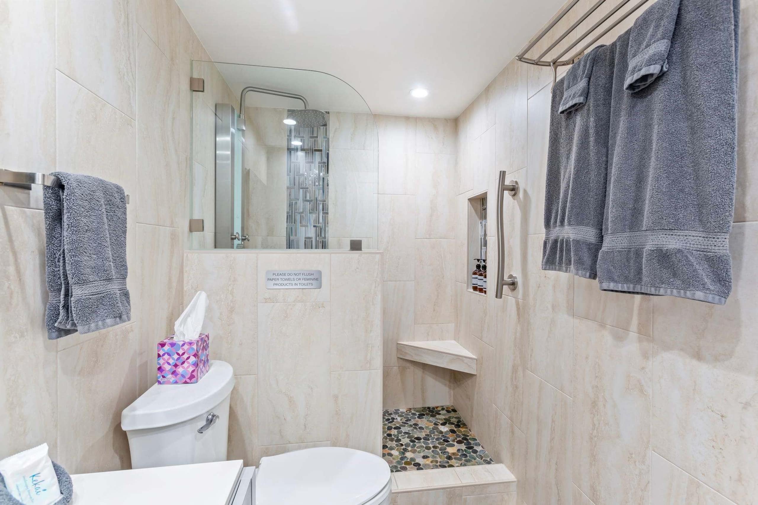 Condo in Wailuku · ★4.88 · 2 bedrooms · 4 beds · 2 private baths - Image 43