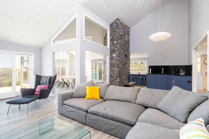 MINNeSTAY* Riverfront Inn | Hot tub gallery image 4