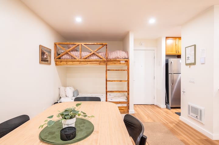 Krevate marinarë dhe hapësirë ngrënieje të personalizuar